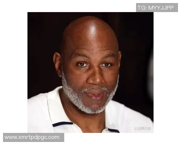 刘易斯与格兰特精彩对决视频回顾，重温拳坛经典瞬间与激烈战斗场面