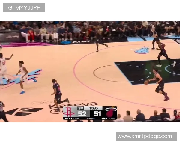 热火队与三猫队激战正酣球迷期待精彩对决与惊喜表现