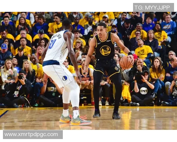 凯尔特人与勇士巅峰对决海报展现篮球激情与荣耀之战